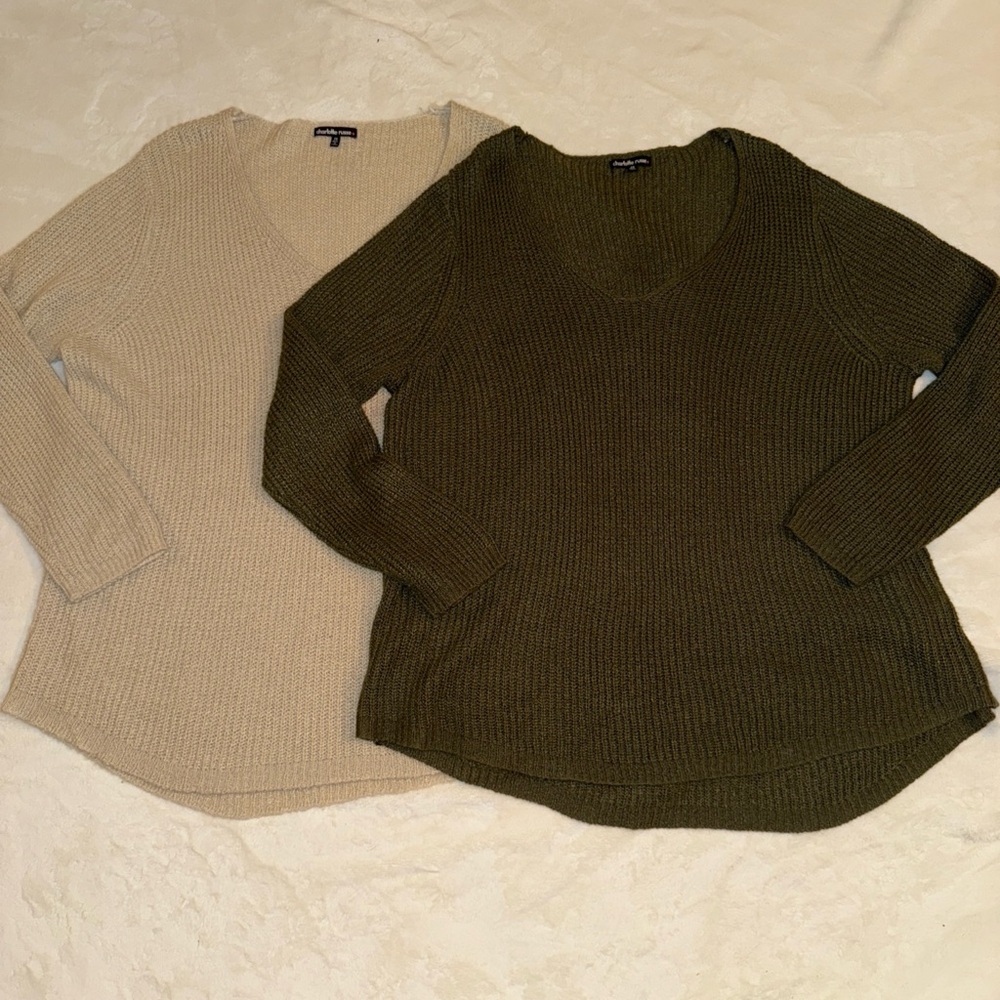 Charlotte Russe Women's V-Neck Sweater Set - Olive Green and Beige Size 2XL